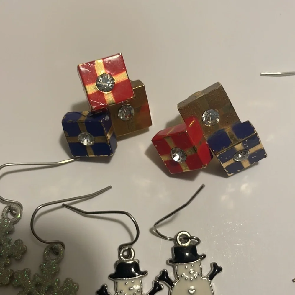 CHRISTMAS VINTAGE EARRINGS BUNDLE​​​​​​​ - Picture 5 of 7